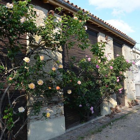 La Maison Des Herons Le Vanneau-Irleau Bagian luar foto