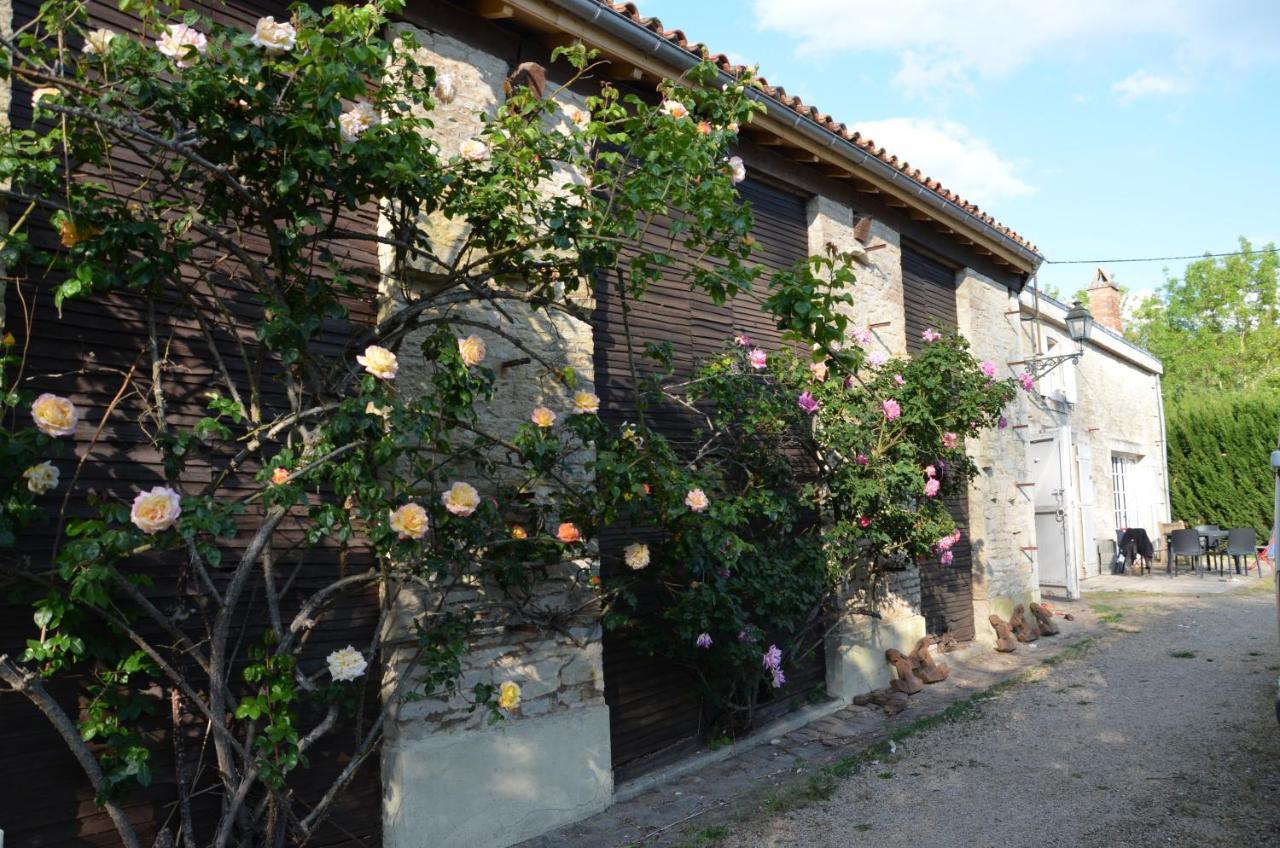 La Maison Des Herons Le Vanneau-Irleau Bagian luar foto